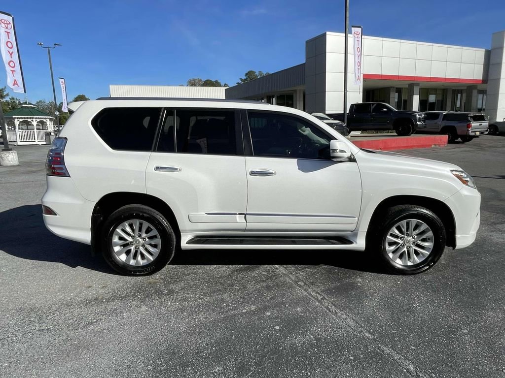 Used 2017 Lexus GX 460 Premium image 2
