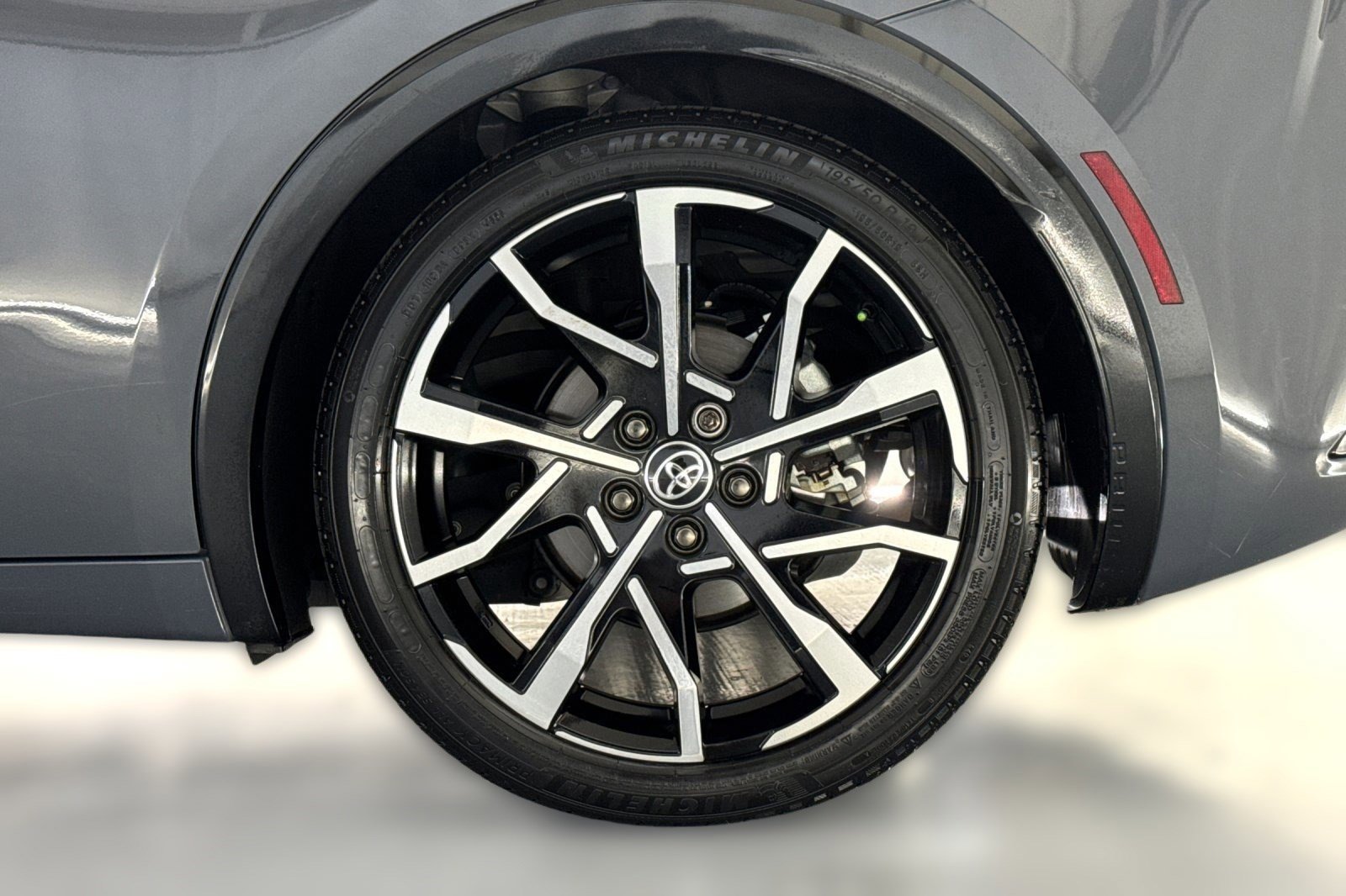 Used 2023 Toyota Prius Prime Premium image 11