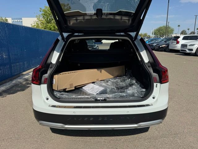 New 2026 Volvo V90 B6 Cross Country Ultra w/ Climate Package image 7