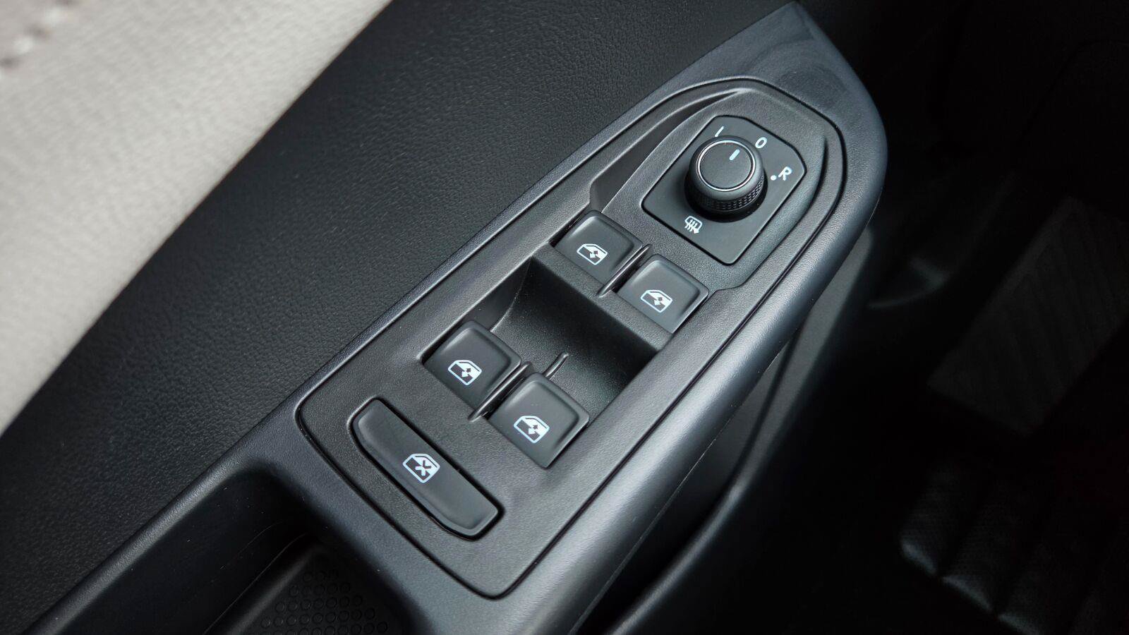 Used 2025 Volkswagen Taos SEL AWD/4WD image 23