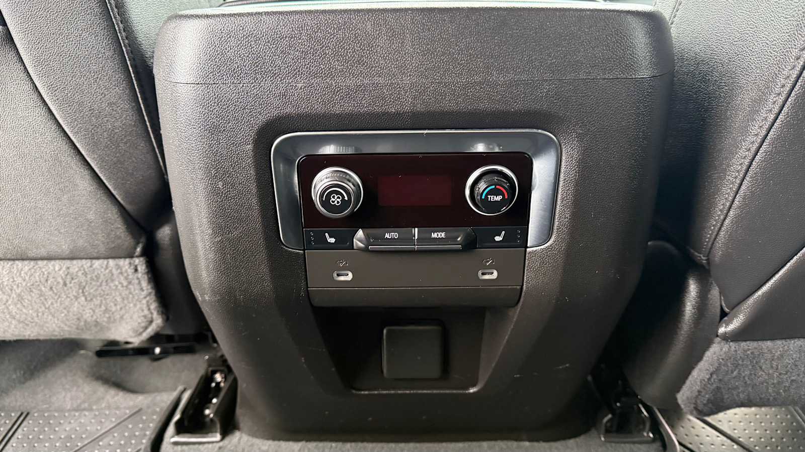Used 2022 Chevrolet Tahoe Z71 w/ Off-Road Capability Package image 9