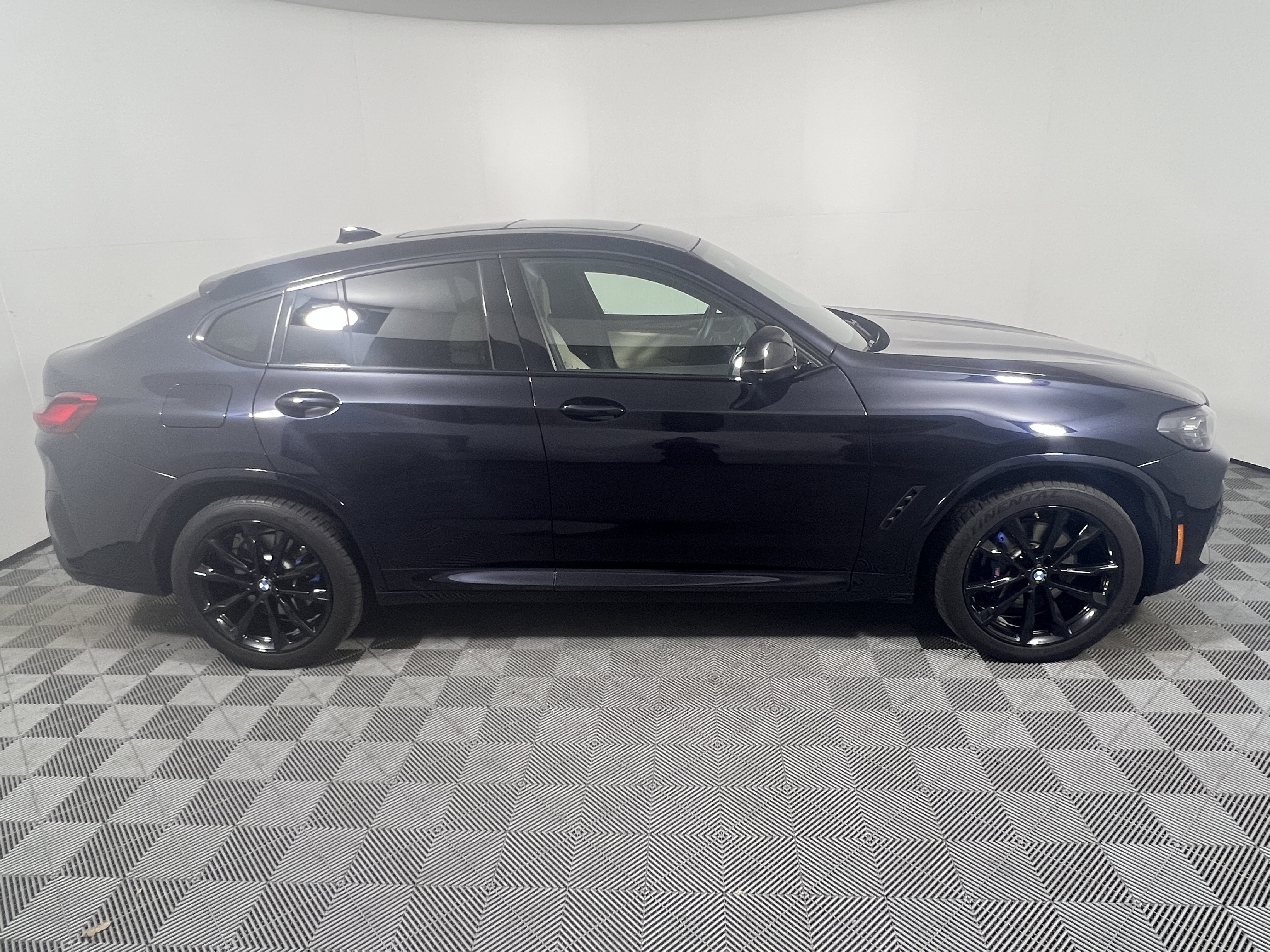 Used 2024 BMW X4 M40i w/ Premium Package AWD/4WD image 6