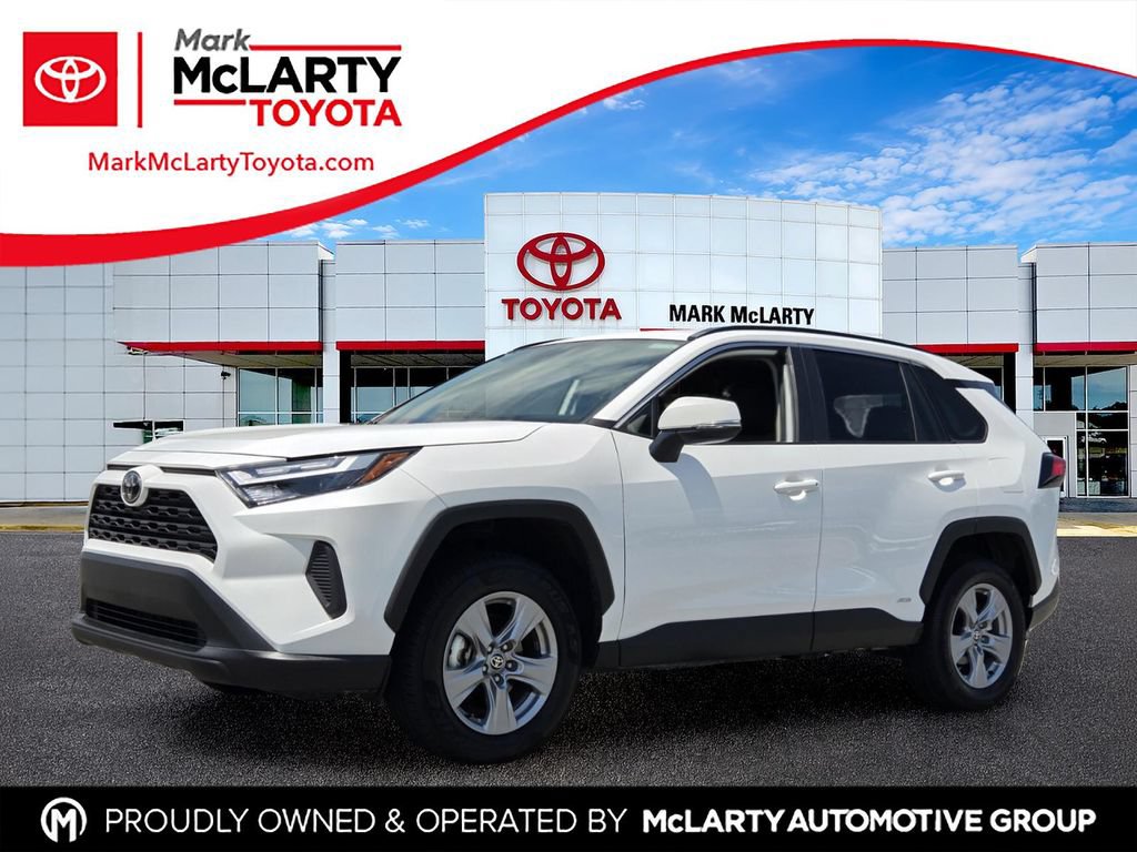 Used 2025 Toyota RAV4 XLE AWD/4WD image 1