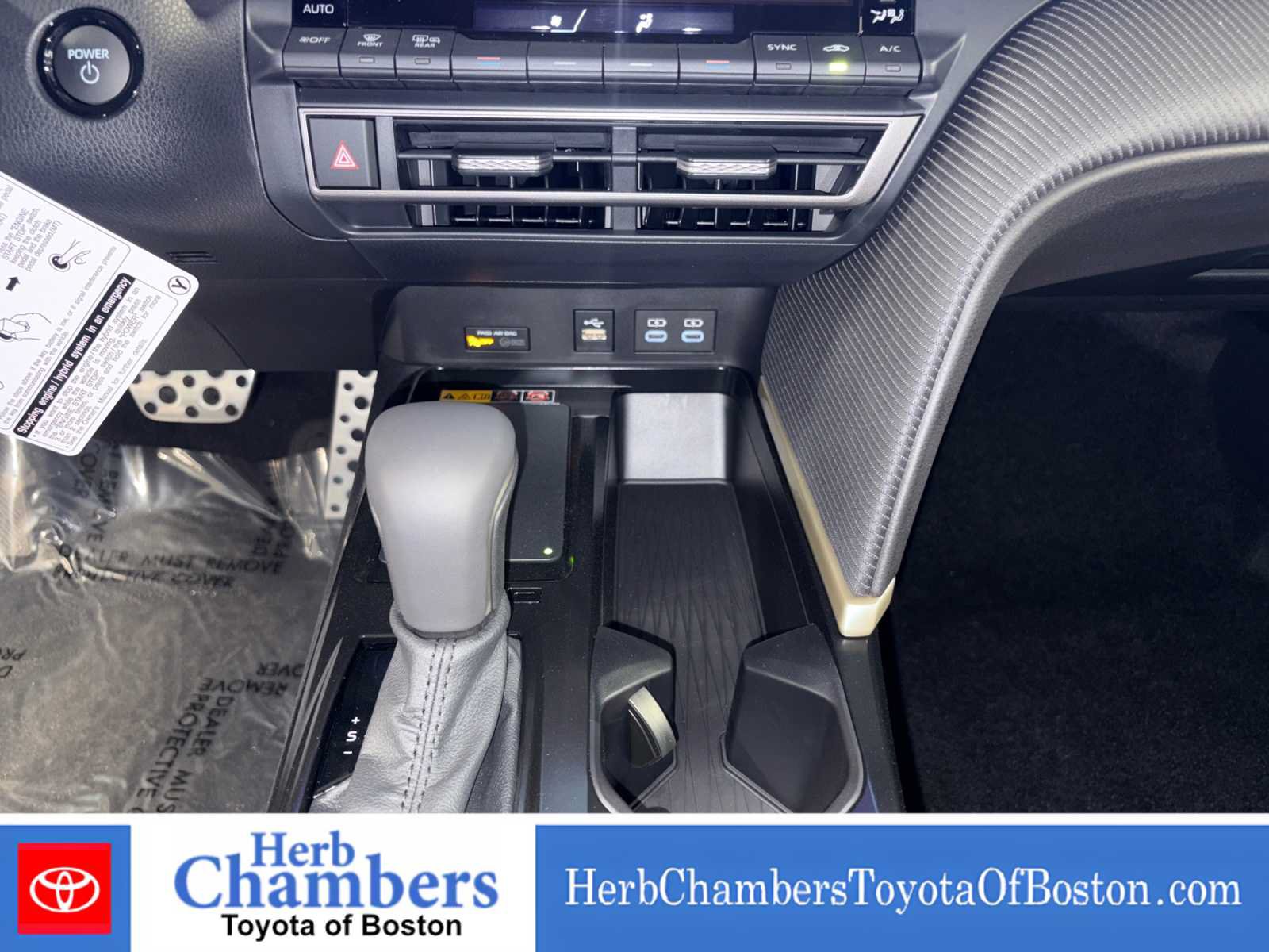 Used 2026 Toyota Camry SE w/ Multimedia Upgrade Package FWD image 15
