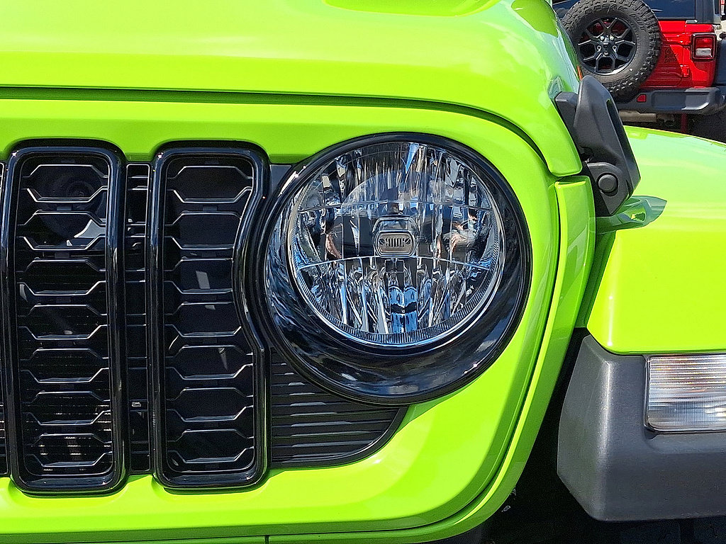 Used 2021 Jeep Gladiator Sport AWD/4WD image 34