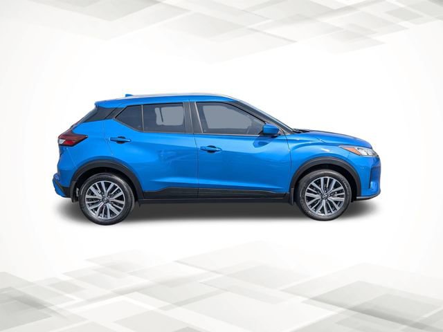 Used 2024 Nissan Kicks SV image 3