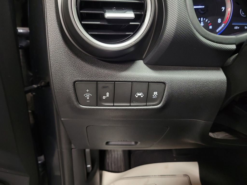 Used 2020 Hyundai Kona Limited image 23