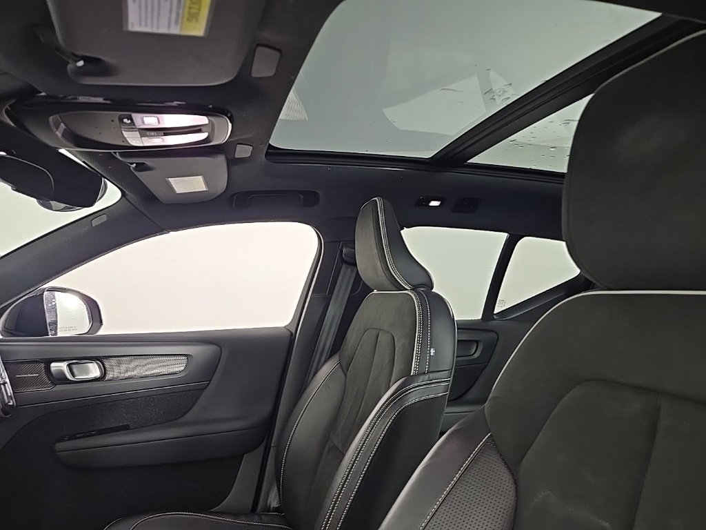 Used 2021 Volvo XC40 P8 Recharge w/ Advanced Package image 21