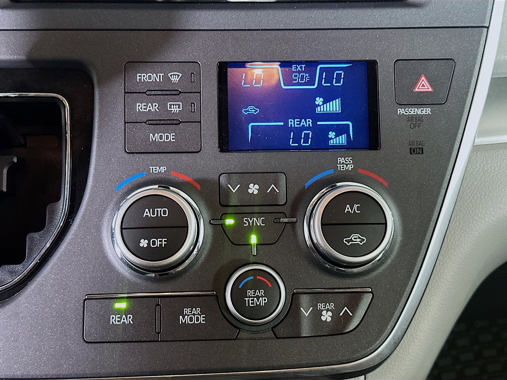 Used 2018 Toyota Sienna LE FWD image 23