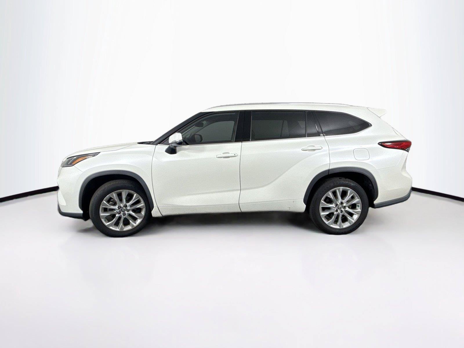 Used 2021 Toyota Highlander Limited FWD image 12