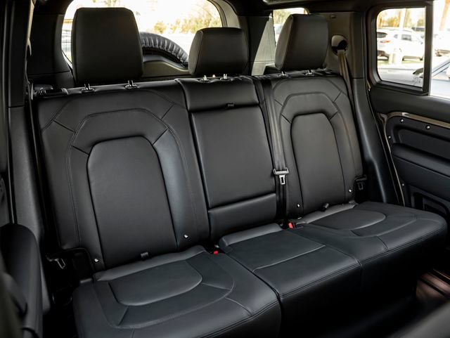 New 2026 Land Rover Defender 110 X-Dynamic SE AWD/4WD image 29