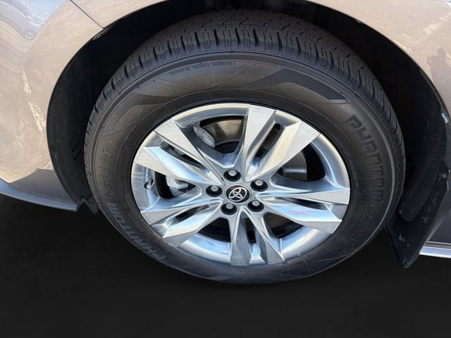 Certified 2022 Toyota Sienna XLE w/ XLE Plus Package FWD image 11