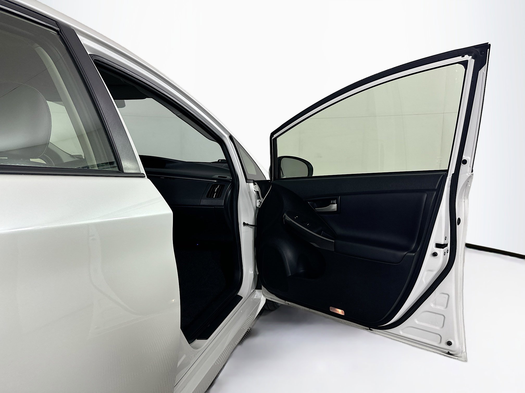 Used 2015 Toyota Prius Persona Series FWD image 30