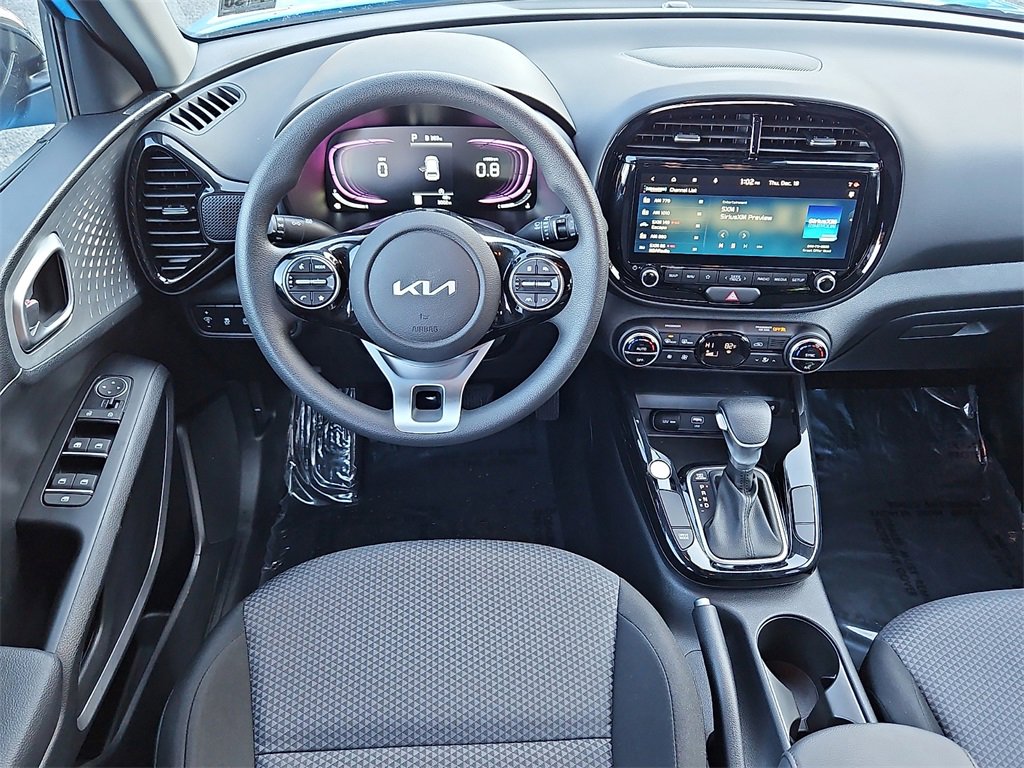 Certified 2025 Kia Soul S image 12