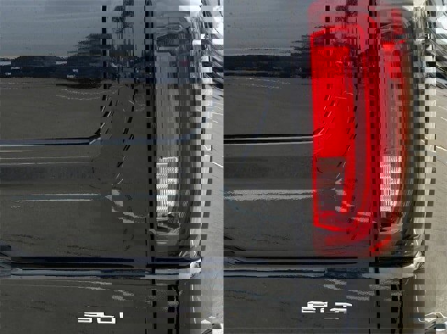 Used 2022 GMC Sierra 1500 SLT image 8