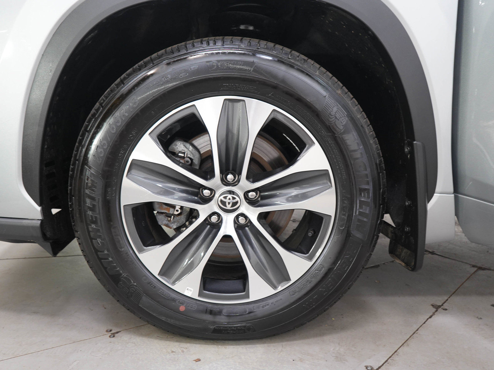 Used 2025 Toyota Highlander XLE AWD/4WD image 30