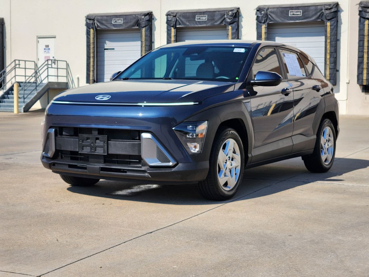 Used 2024 Hyundai Kona SE FWD image 2