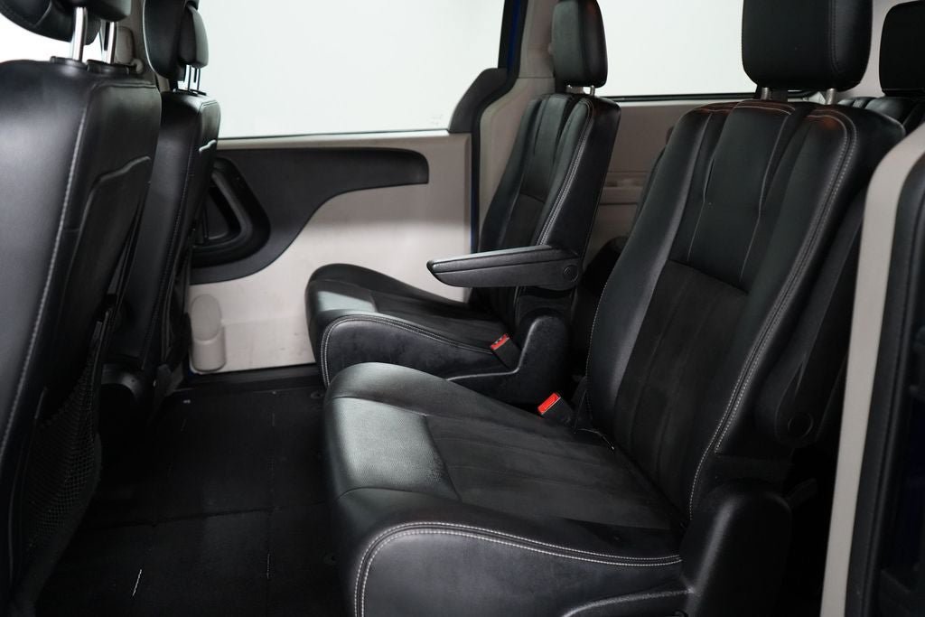 Used 2019 Dodge Grand Caravan SXT FWD image 16