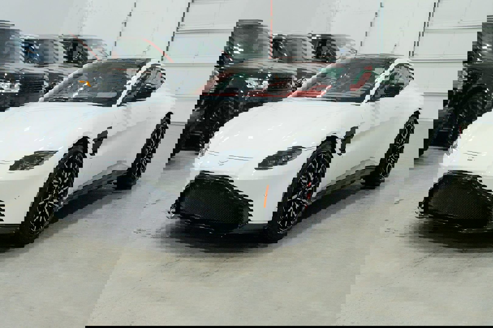 Used 2019 Aston Martin V8 Vantage Coupe image 3