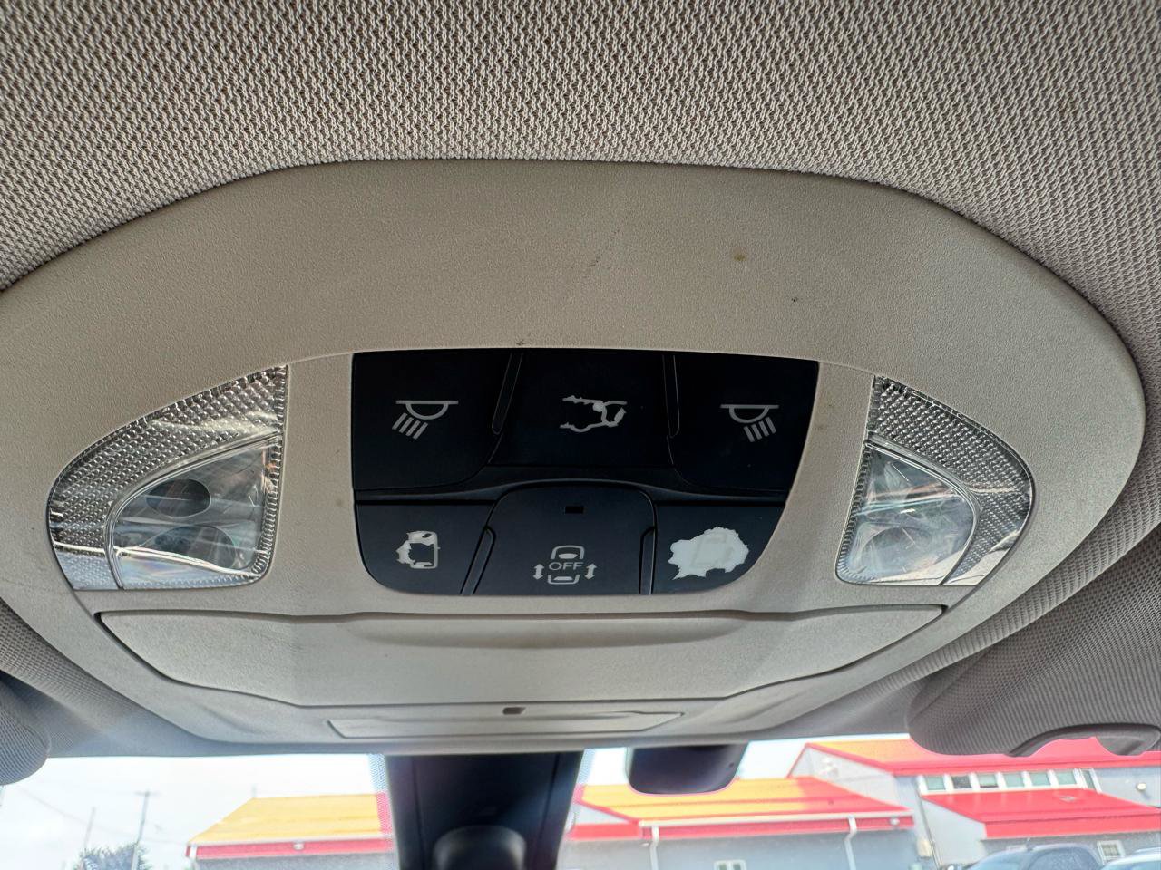 Used 2017 Chrysler Pacifica Touring-L Plus FWD image 12