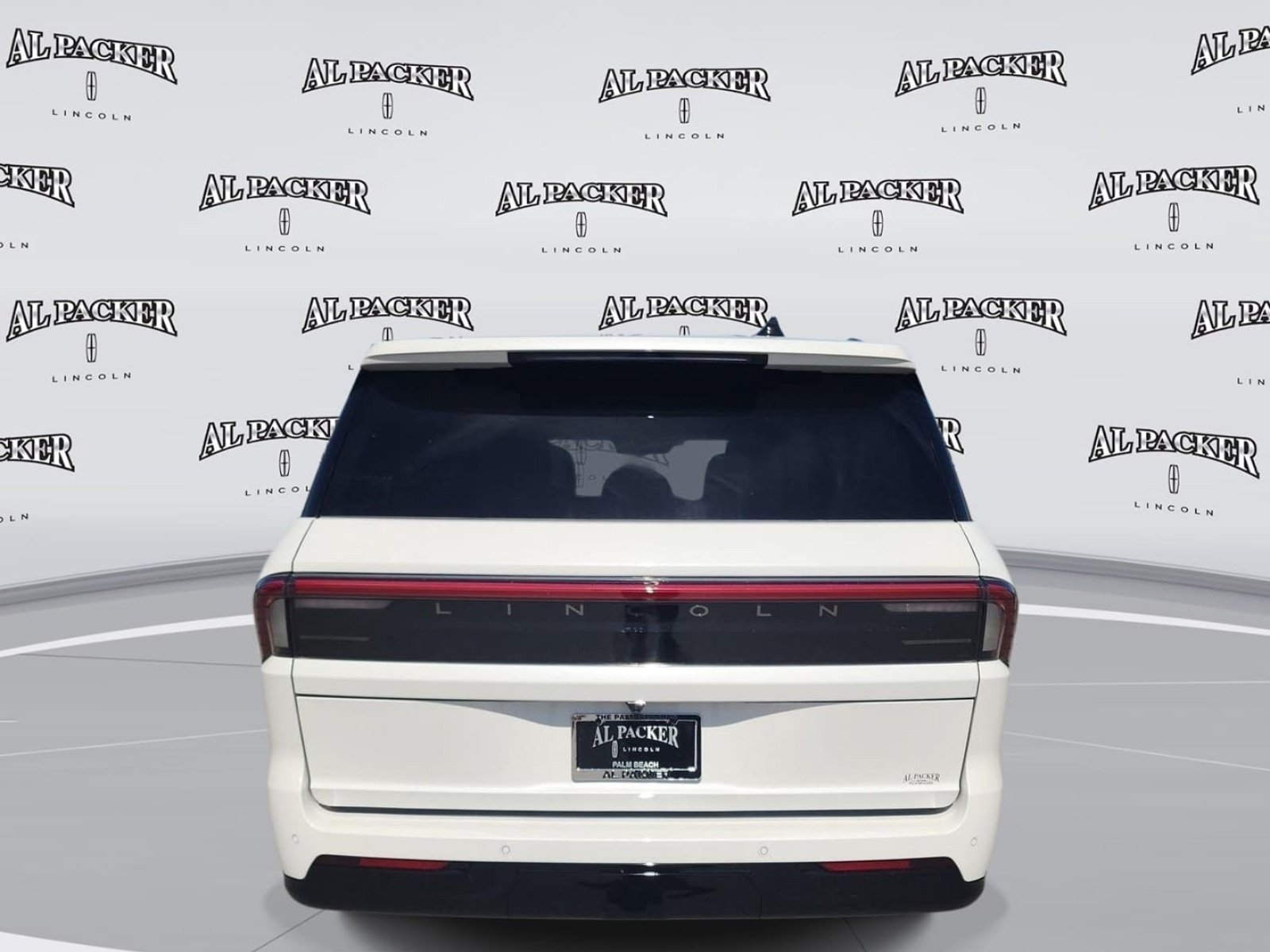 New 2027 Lincoln Navigator Reserve w/ Jet Appearance Package AWD/4WD image 4