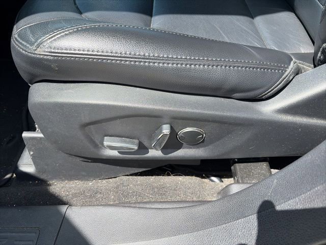 Used 2017 Ford Explorer XLT w/ Equipment Group 202A FWD image 39