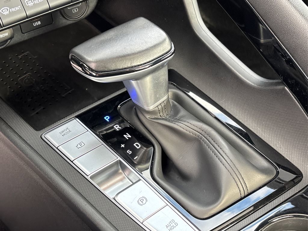 Certified 2023 Hyundai Elantra Limited w/ Preferred Accessory Package image 38