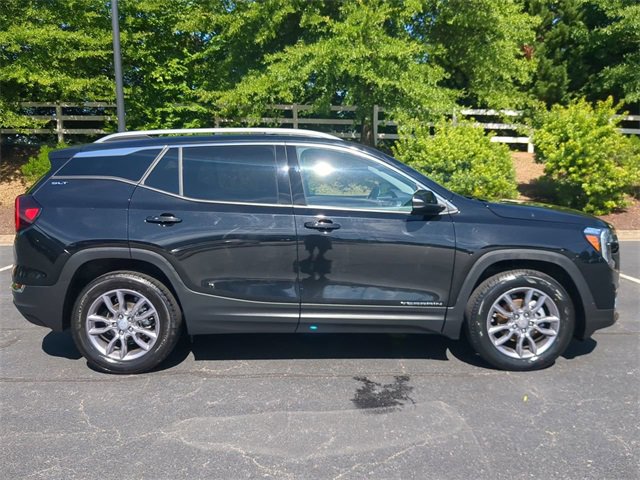 Used 2023 GMC Terrain SLT image 3