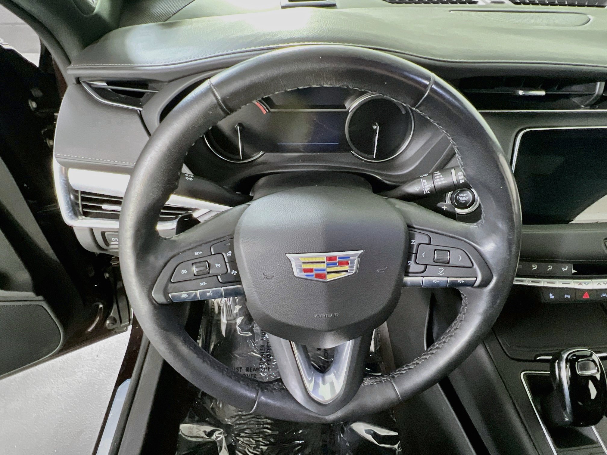 Used 2021 Cadillac XT4 Premium Luxury w/ Cold Weather Package AWD/4WD image 11