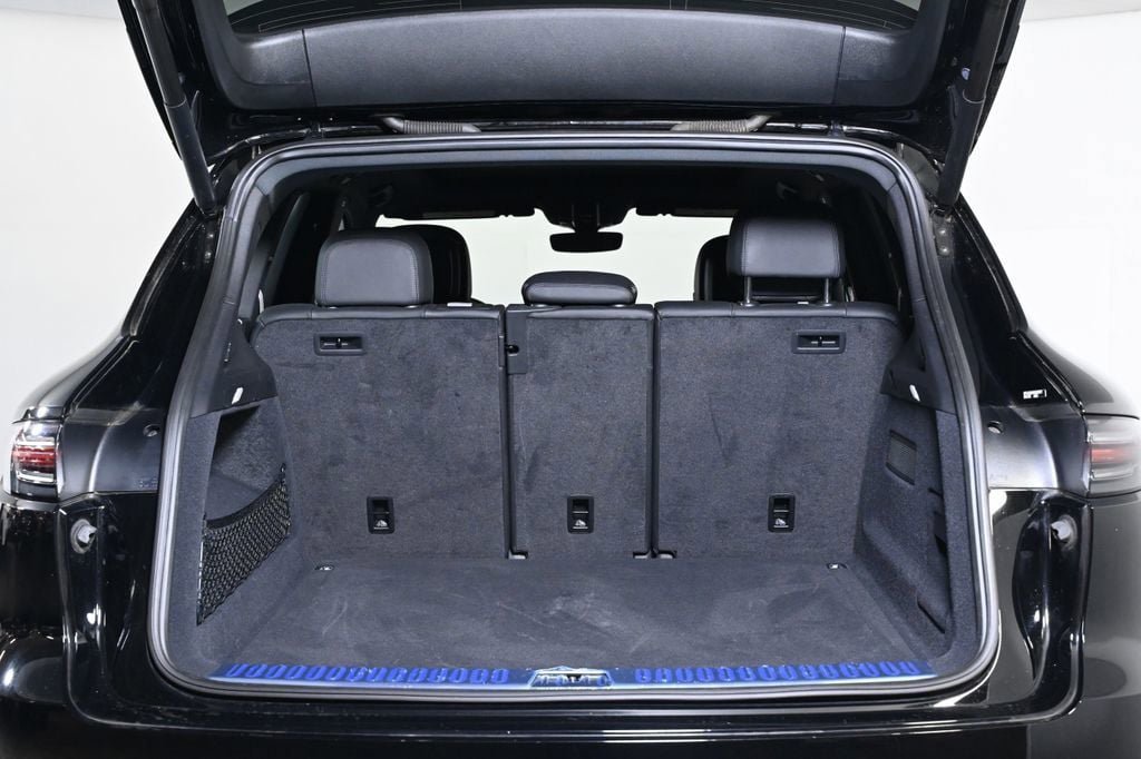 Certified 2023 Porsche Cayenne Platinum Edition AWD/4WD image 25