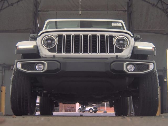 Used 2025 Jeep Wrangler Unlimited Sahara image 6