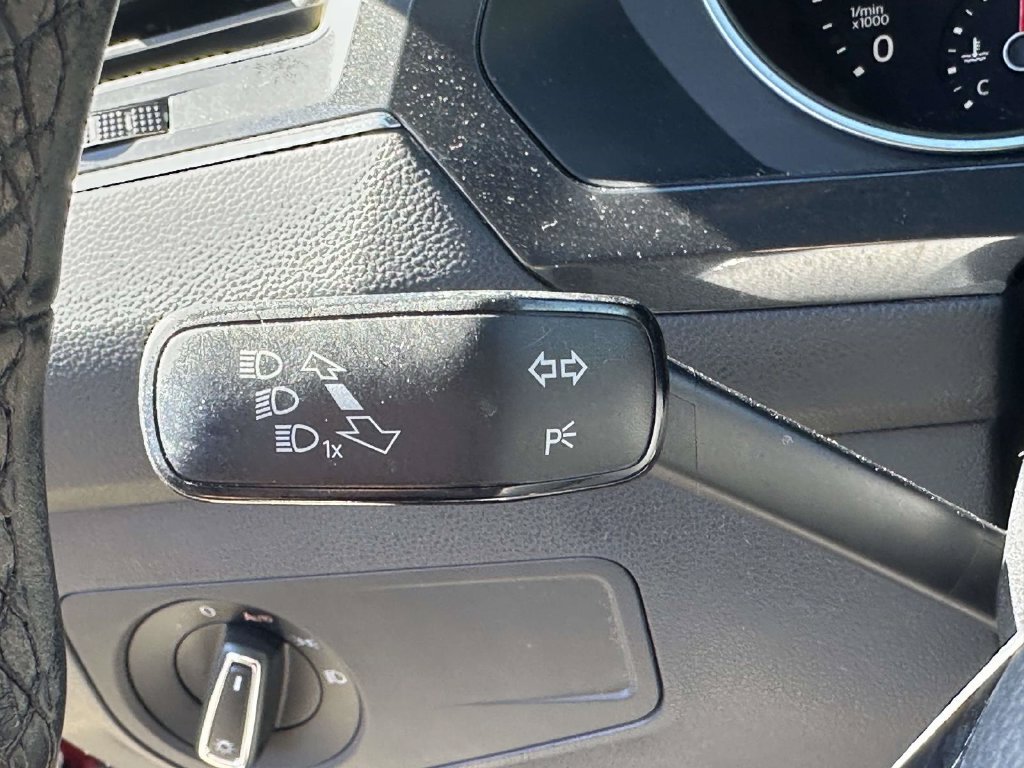 Used 2018 Volkswagen Tiguan SE w/ Panoramic Sunroof Package AWD/4WD image 33