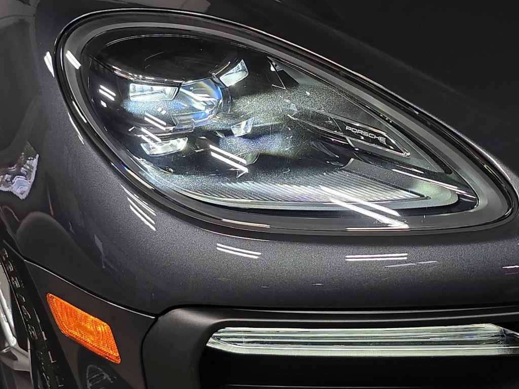 Certified 2025 Porsche Macan Turbo AWD/4WD image 12