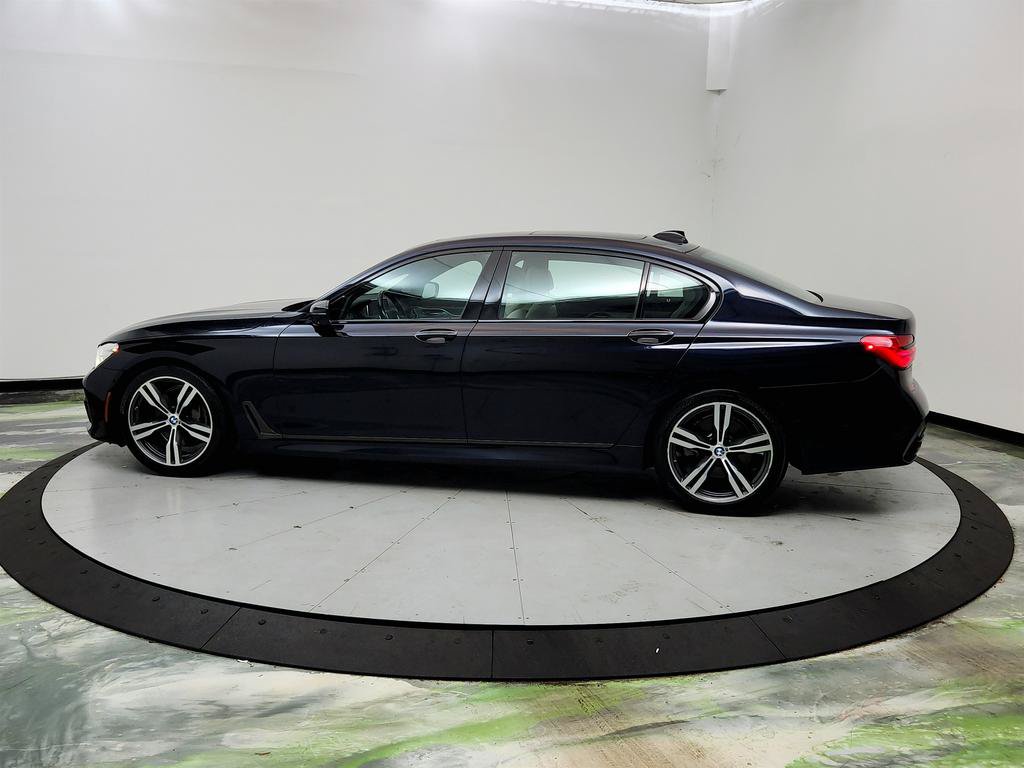 Used 2019 BMW 740i w/ M Sport Package RWD image 8
