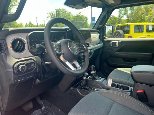 Used 2025 Jeep Wrangler Unlimited Sahara AWD/4WD image 2