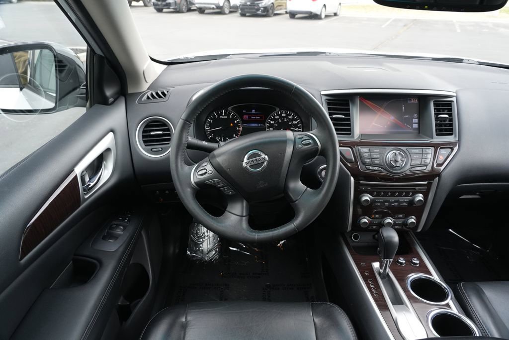 Used 2016 Nissan Pathfinder Platinum w/ Family Entertainment Package FWD image 18