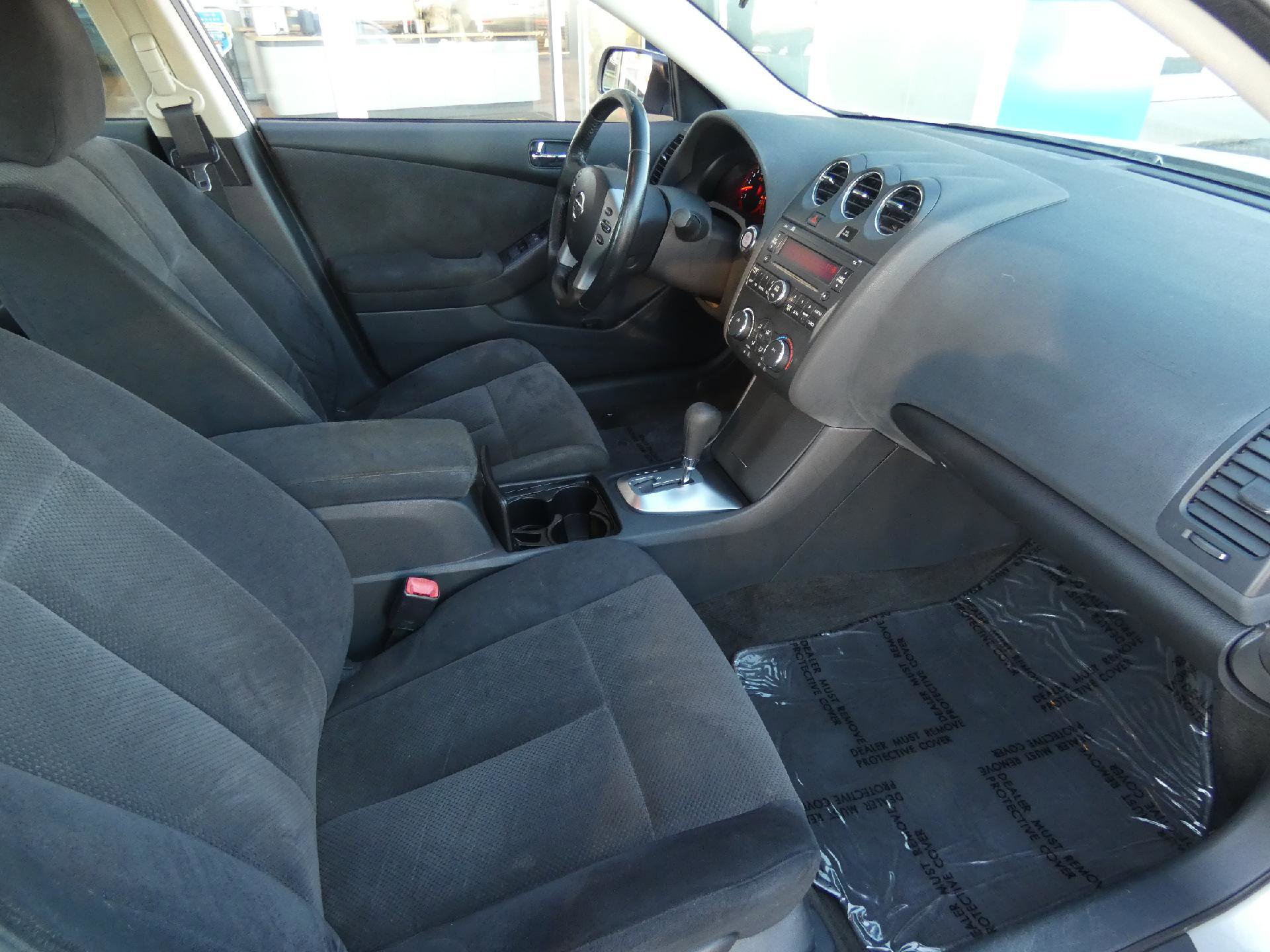 Used 2008 Nissan Altima 3.5 SE FWD image 17