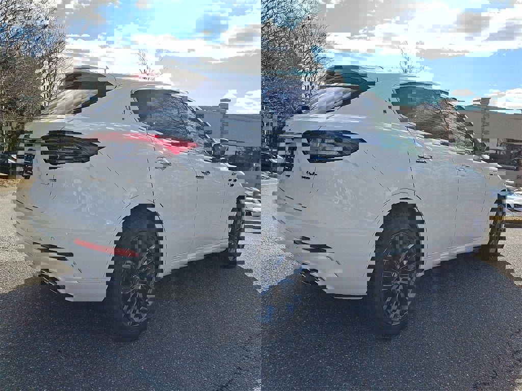 Used 2024 Maserati Levante GT Ultima image 19