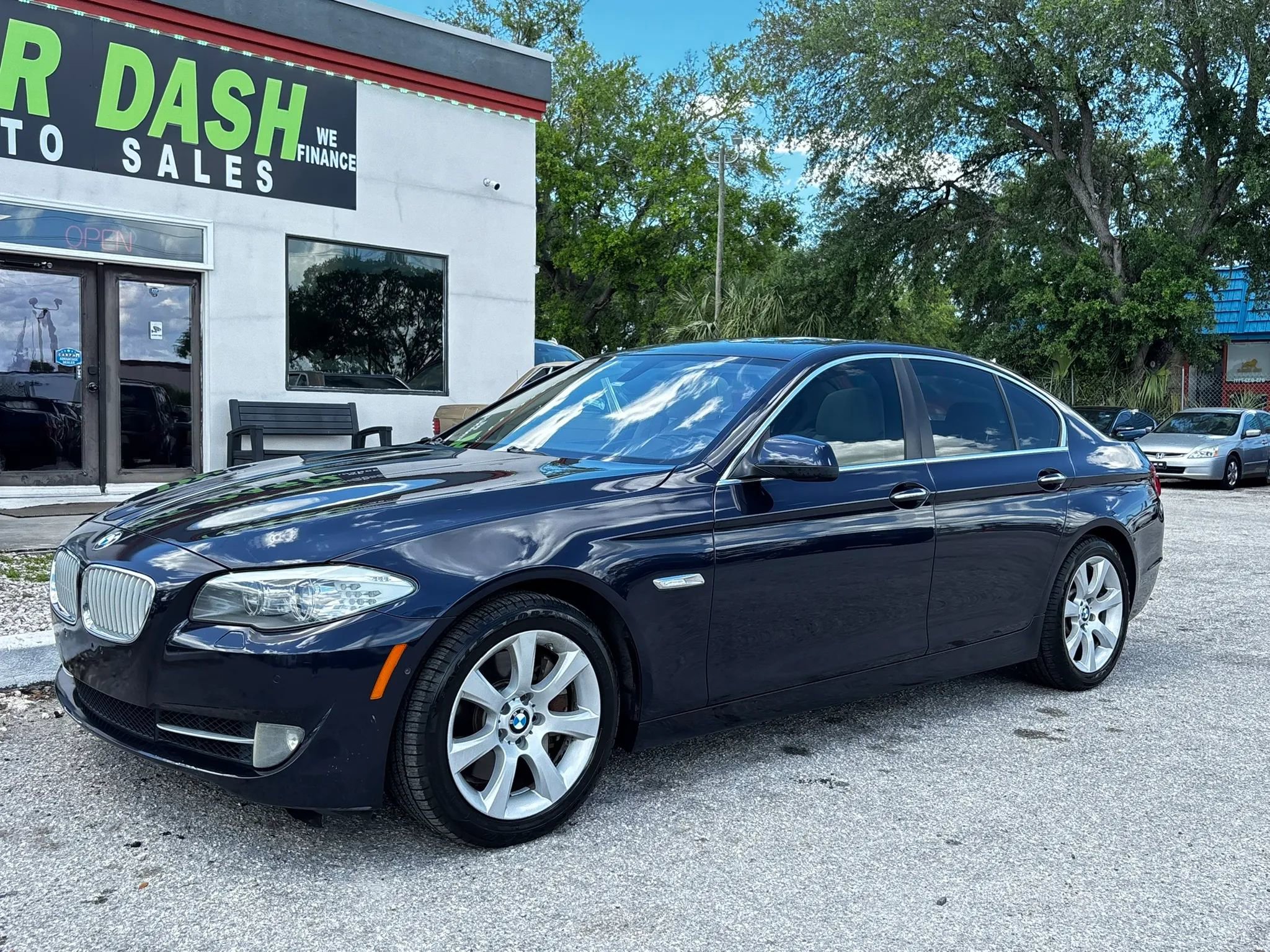 Used 2013 BMW 550i xDrive Sedan AWD/4WD image 2