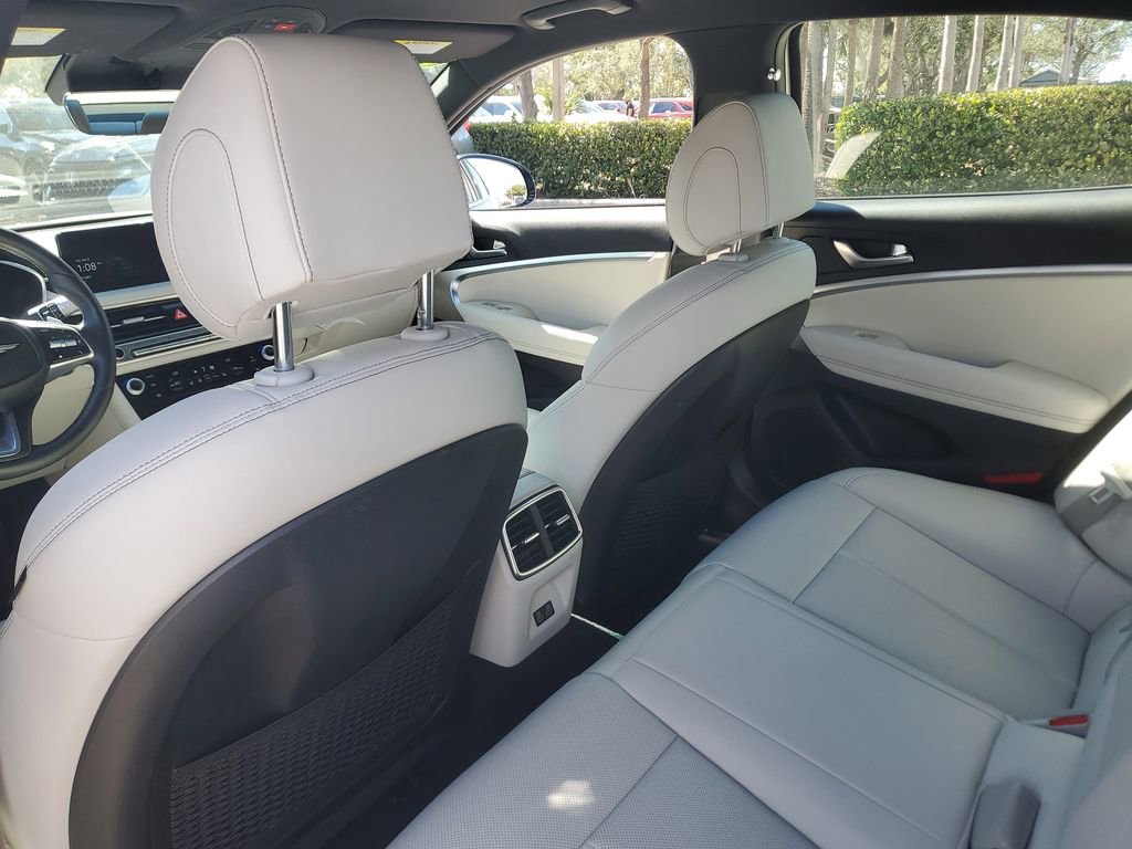 Used 2025 Genesis G70 2.5T AWD/4WD image 18