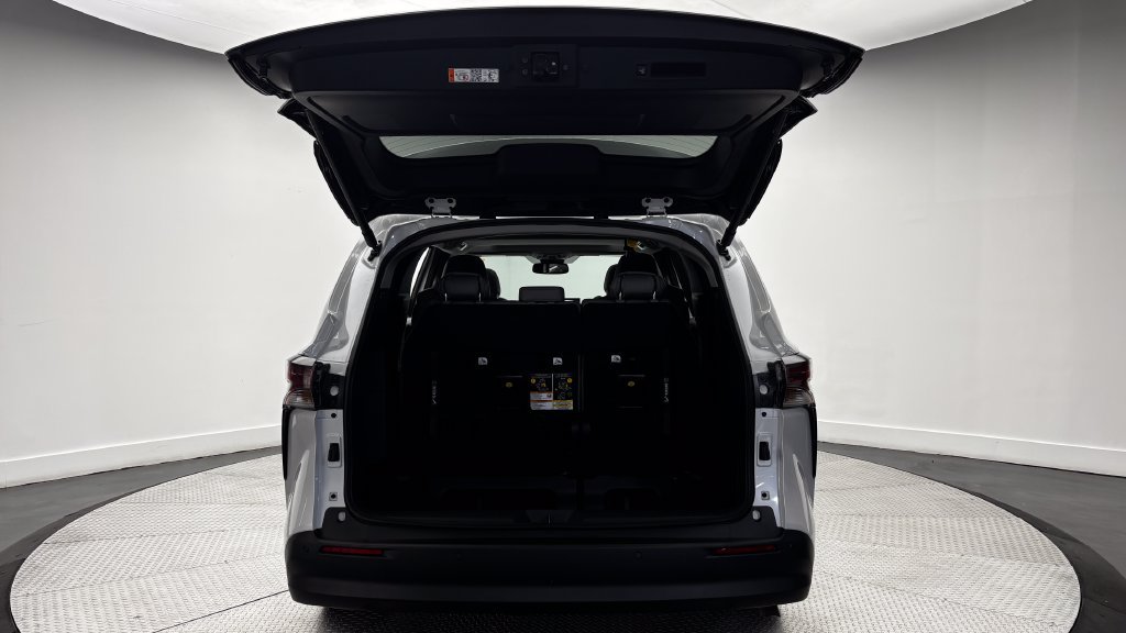 Certified 2026 Toyota Sienna XLE FWD image 42
