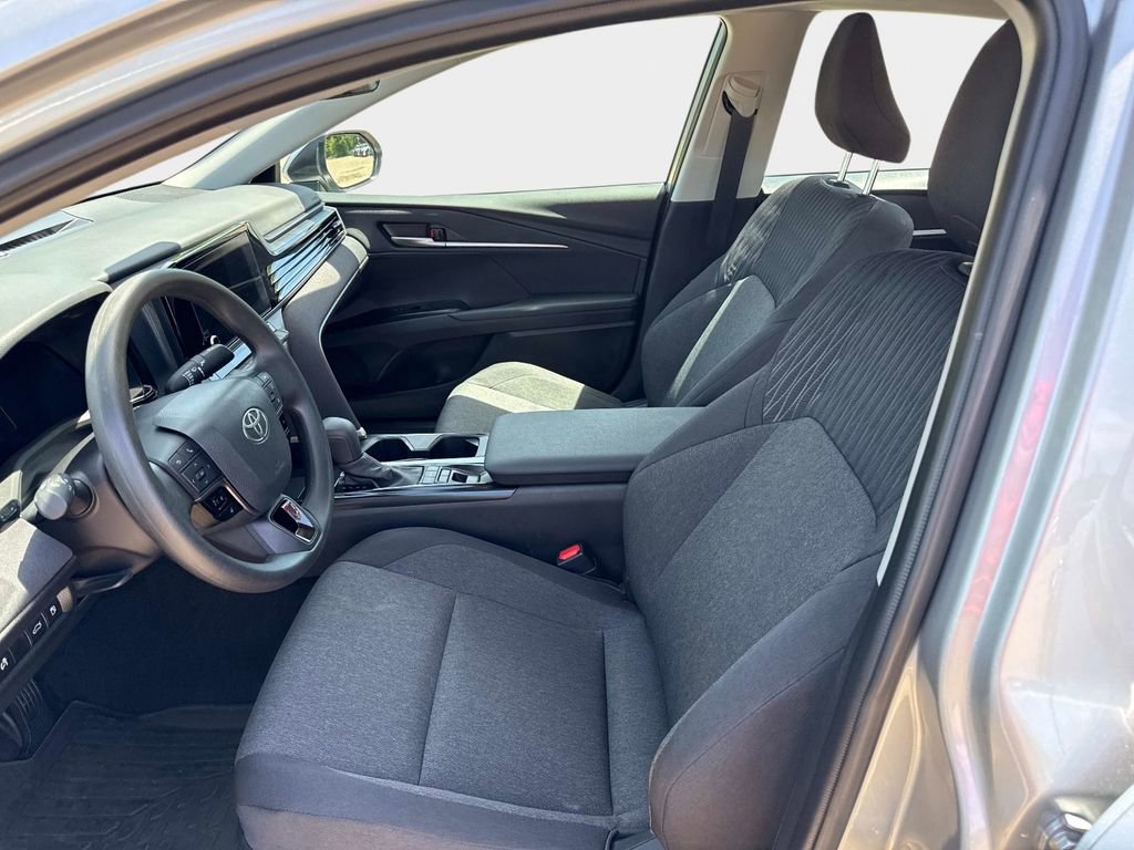Used 2025 Toyota Camry LE w/ Convenience Package image 19