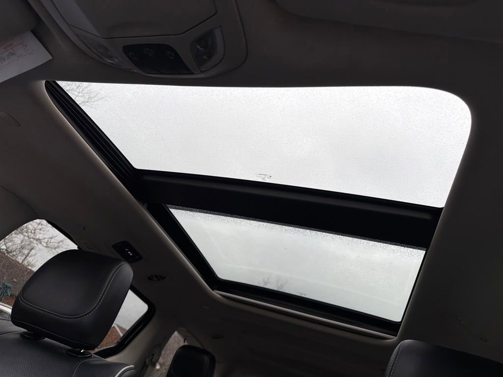 Used 2023 Chrysler Pacifica Limited FWD image 15