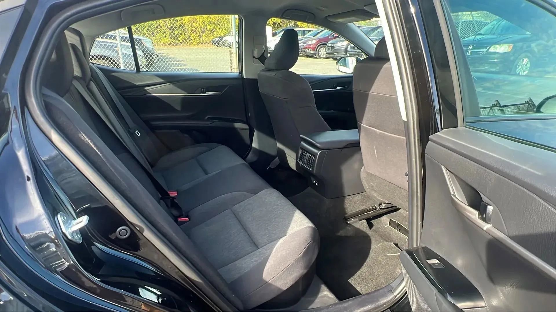 Used 2025 Toyota Camry LE image 28