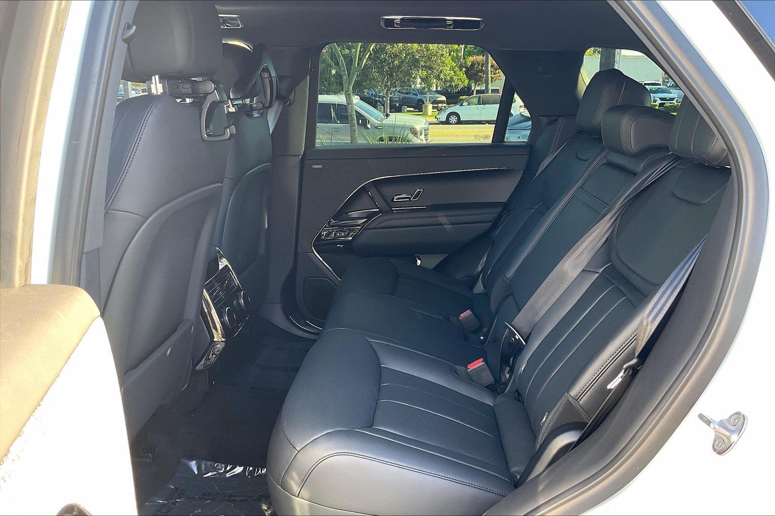 New 2026 Land Rover Range Rover Sport Dynamic SE AWD/4WD image 17