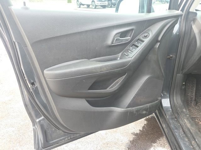 Used 2016 Chevrolet Trax LS image 22