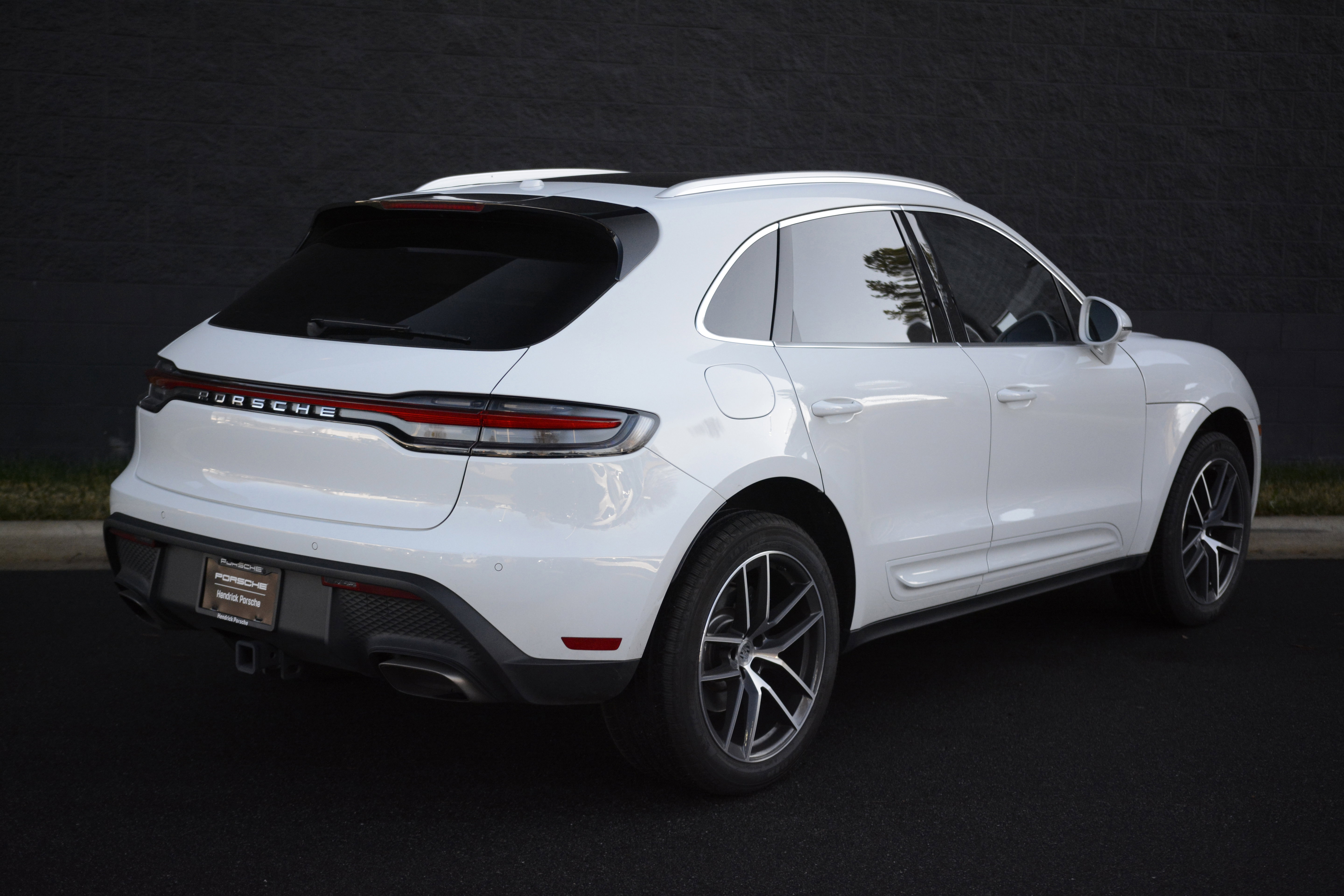 Certified 2025 Porsche Macan image 7