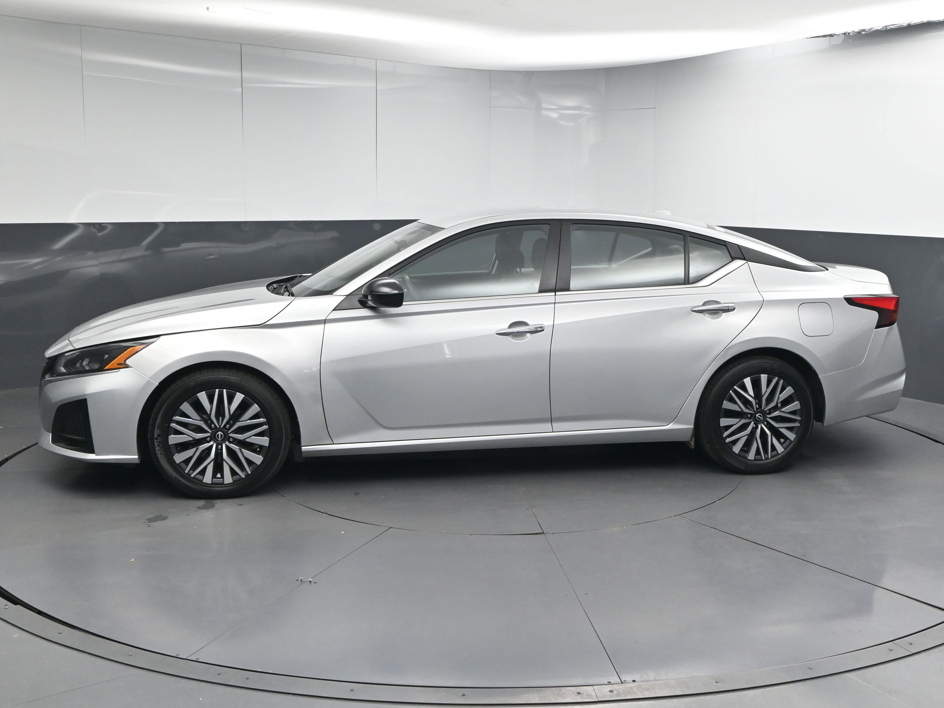 Certified 2024 Nissan Altima 2.5 SV image 5