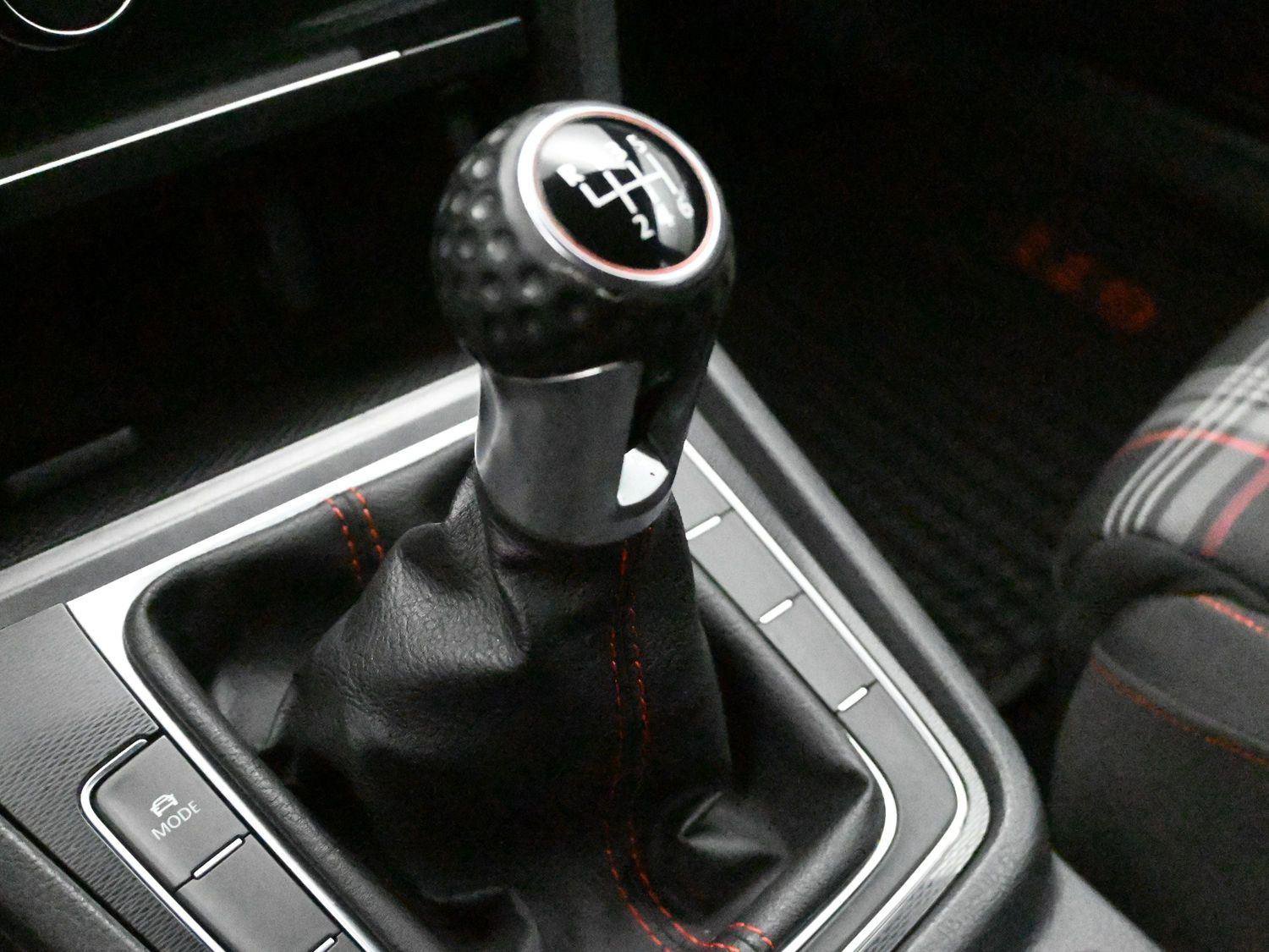 Used 2015 Volkswagen Golf S image 5