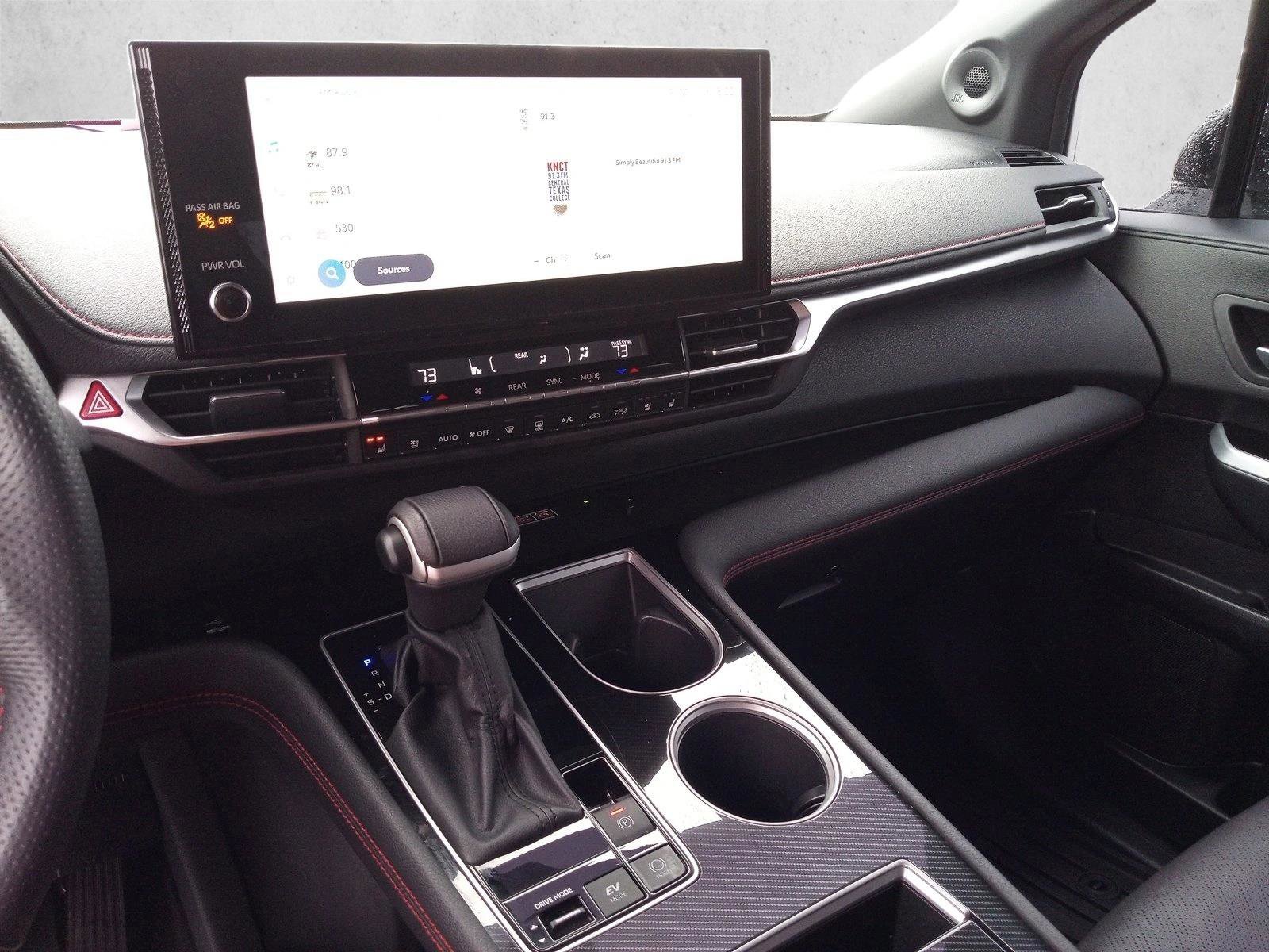 Used 2025 Toyota Sienna XSE w/ XSE Premium Package FWD image 22